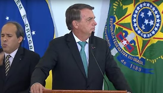Bolsonaro deve anunciar Auxílio Brasil de R$ 400 em cerimônia no Planalto
