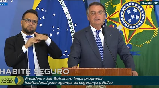 Bolsonaro sugere que policiais paguem R$ 10 a viúvas de colegas mortos