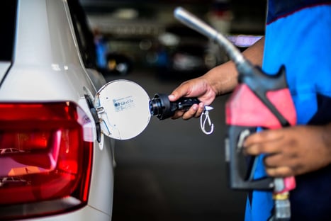 The price of gasoline rises at the stations during the eighth week