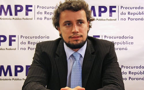CNMP mantém demissão de procurador que pagou outdoor pró-Lava Jato