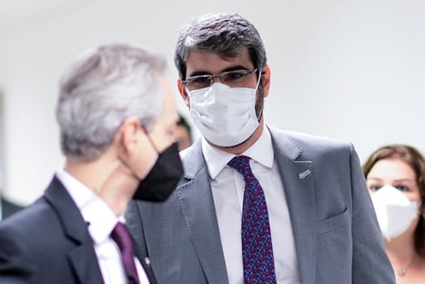 Rebello diz que não cabe à ANS interferir na autonomia médica; senadores reagem