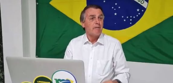 Com piada de conotação sexual, Bolsonaro constrange Michelle; assista