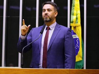 Deputado critica tramitação da PEC do Gilmar: “Não é conversa de boteco”