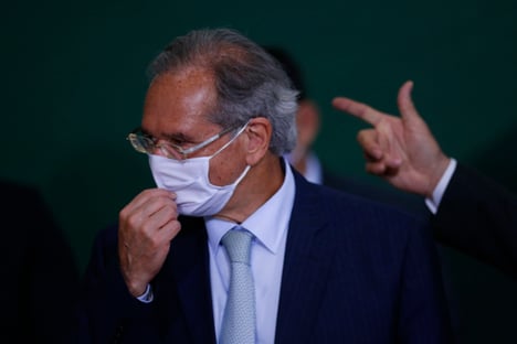 Guedes emparedado no Congresso