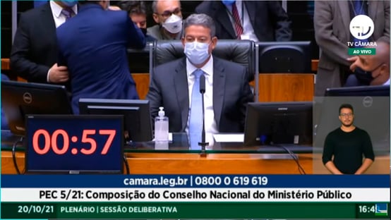 Maioria da Câmara rejeita requerimento e PEC da Vingança será votada; Lira está sereno