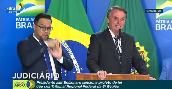 Bolsonaro sanciona lei que cria o TRF-6: Sou o padrinho dessa criança bonita