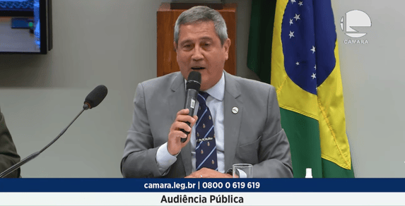 Braga Netto se irrita com pergunta de deputado do PSOL em comissão da Câmara; assista