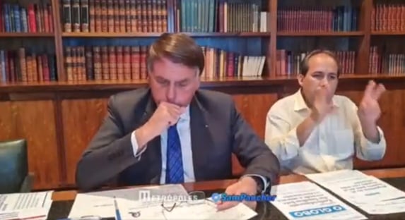 “Estou com uma gripe aí, está complicado”, diz Bolsonaro, sem máscara