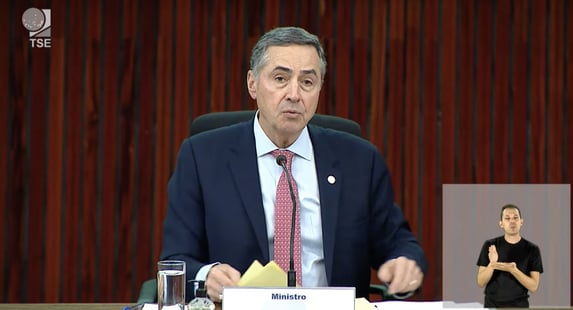 Barroso diz ser “ator institucional, não político”