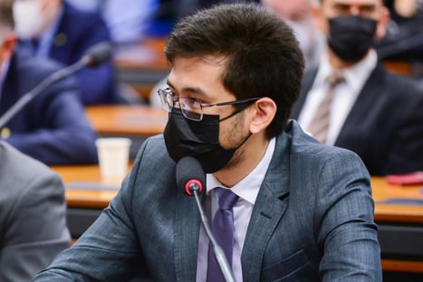 Kim apresenta notícia-crime contra Heleno por incentivo a ataques ao STF
