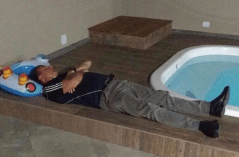Flávio Bolsonaro: “O que o presidente menos faz é dormir”