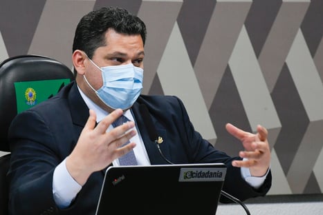 Alcolumbre quer usar PEC dos Precatórios para minar indicação de André Mendonça