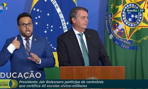 Jair Bolsonaro critica prova da OAB: “Não entendo isso”