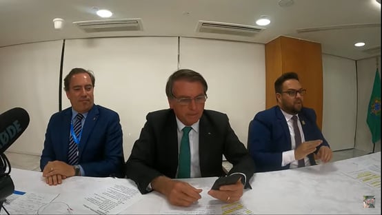 Bolsonaro diz que Amazônia “não pega fogo” e que queimadas são “fogueiras de São João”