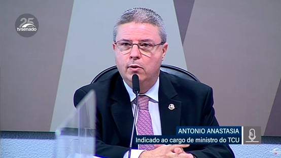 “O serviço público sempre foi minha vocação”, diz Anastasia, desejando vaga no TCU