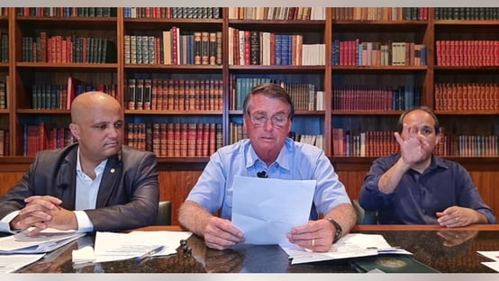 Bolsonaro diz que não sabe para quem dará aumento salarial