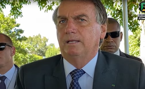 PT vê campanha antecipada em outdoors pró-Bolsonaro