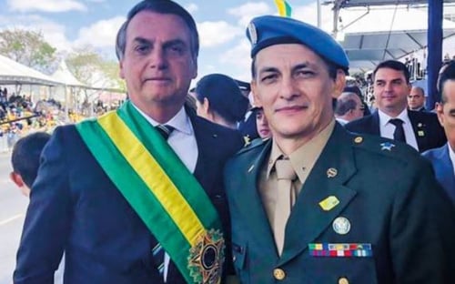 Assessor de Bolsonaro usa verba pública para viajar e promover candidatura