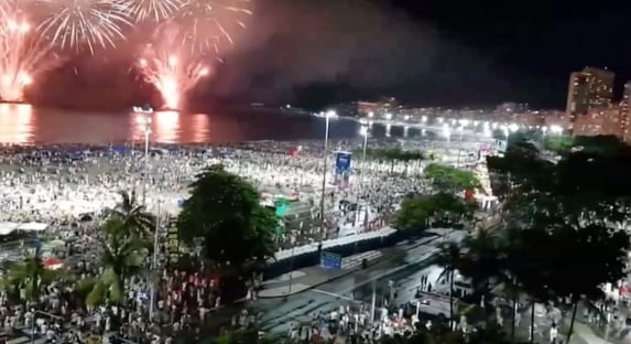 Réveillon no Rio: 4 pessoas são esfaqueadas em Copacabana