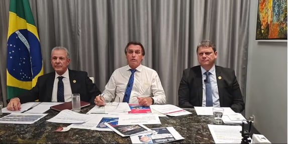 Bolsonaro diz negociar PEC para baratear combustível e energia em ano eleitoral