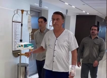 Michelle publica primeira foto de Bolsonaro fora do leito após internação