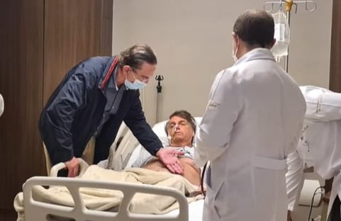 Hospital e Planalto não explicam quem pagou viagem de médico de Bolsonaro