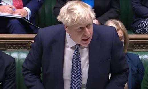 Boris Johnson admite que participou de festa no auge da pandemia e pede desculpas