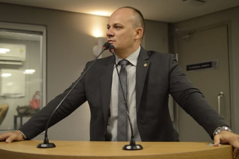 Em áudios vazados, deputado bolsonarista fala em “guerra” da PM contra governo da Paraíba