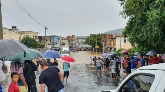 Chuvas deixam mais de 6,6 mil desabrigados e 45 mil desalojados em MG