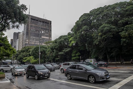 Após PEC kamikaze, senador promete texto para motoristas de aplicativos e mototaxistas