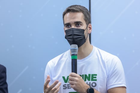 Eduardo Leite topa
