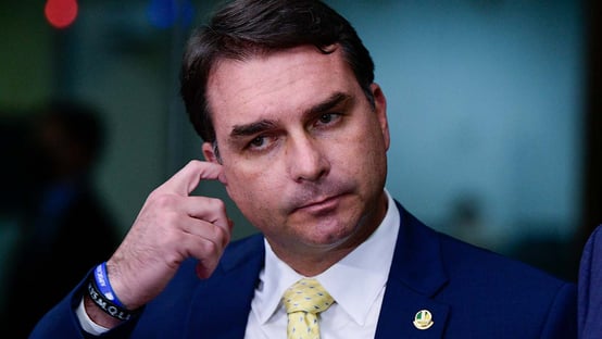 Após críticas a Aras, Flávio vai denunciar Randolfe ao Conselho de Ética do Senado