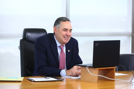 “Nunca fui a Cuba e não sou dado a orgias”, diz Barroso, sobre fake news