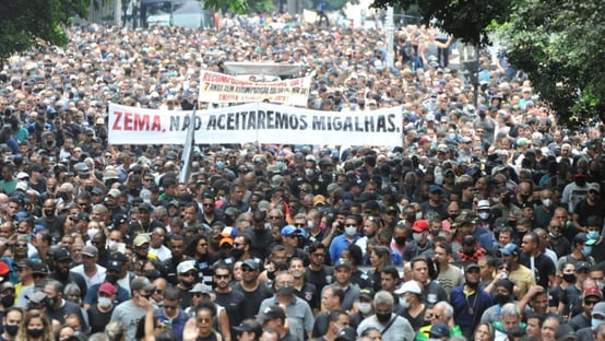 Protesto com policiais armados “mostra clara afronta à Constituição”, diz líder do Novo