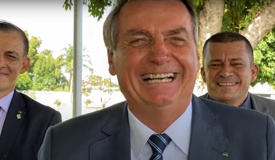 Bolsonaro silencia sobre ataques russos: “Não vi o jogo do Palmeiras, eu dormi”