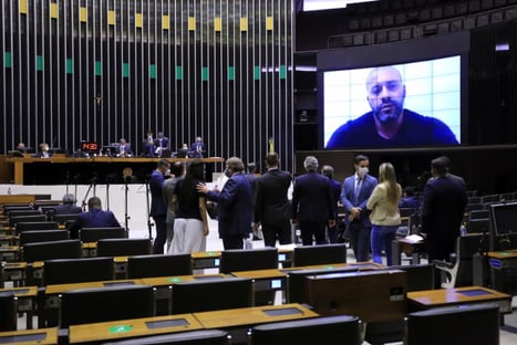 Câmara aprova proposta que blinda advogados e dificulta delação premiada