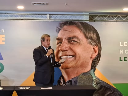 Bolsonaro colhe dinheiro