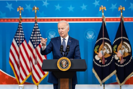 Biden sanciona ajuda de US$ 40 bilhões à Ucrânia
