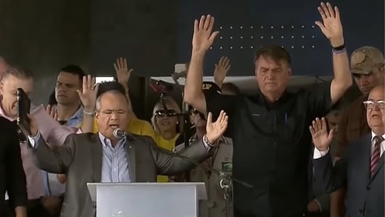 Bolsonaro transforma inauguração de obra no RN em culto em sua homenagem