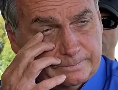 YouTube apaga vídeo do canal de Bolsonaro por fake news sobre fraude nas eleições