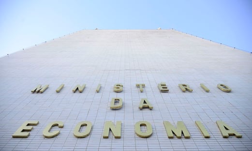Governo federal determina retorno de servidores públicos ao trabalho presencial