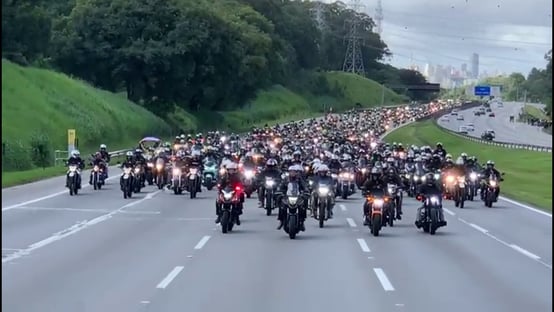 PT aciona TSE por propaganda antecipada de Bolsonaro em motociata