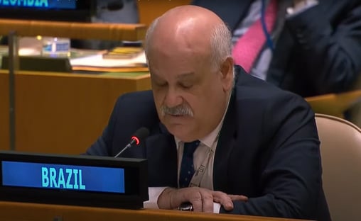 Brasil se abstém de votação que suspendeu Rússia e defende investigação