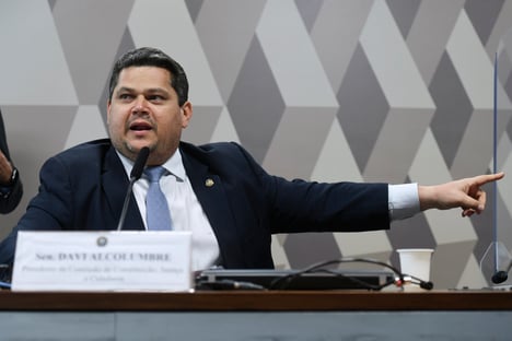 Alcolumbre cancela sessão de votação da reforma tributária na CCJ