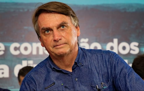 Bolsonaro volta a atacar as eleições e diz que não pode pairar “sombra da suspeição”