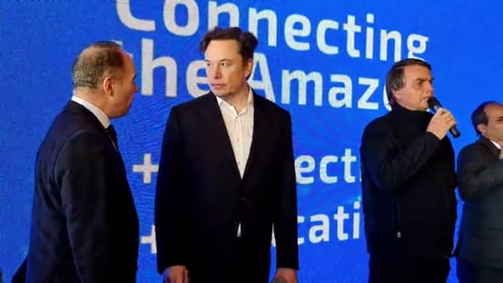 Ao lado de Musk, Bolsonaro reclama de “mentiras” sobre Amazônia