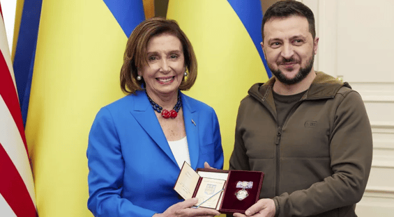 EUA apoiarão a Ucrânia “até a vitória”, diz Nancy Pelosi