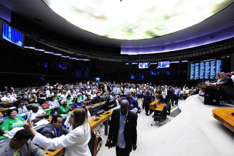 Câmara aprova projeto que estabelece novo piso salarial da enfermagem