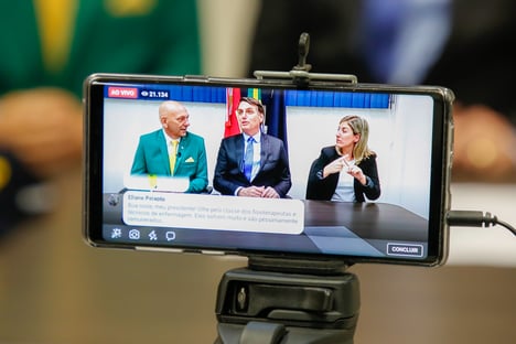 Governo cria “redes sociais provisórias” para driblar legislação eleitoral