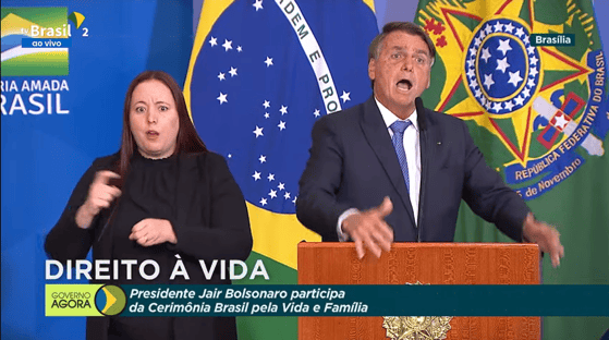 No dia da liberdade de imprensa, Bolsonaro defende fechamento de jornais